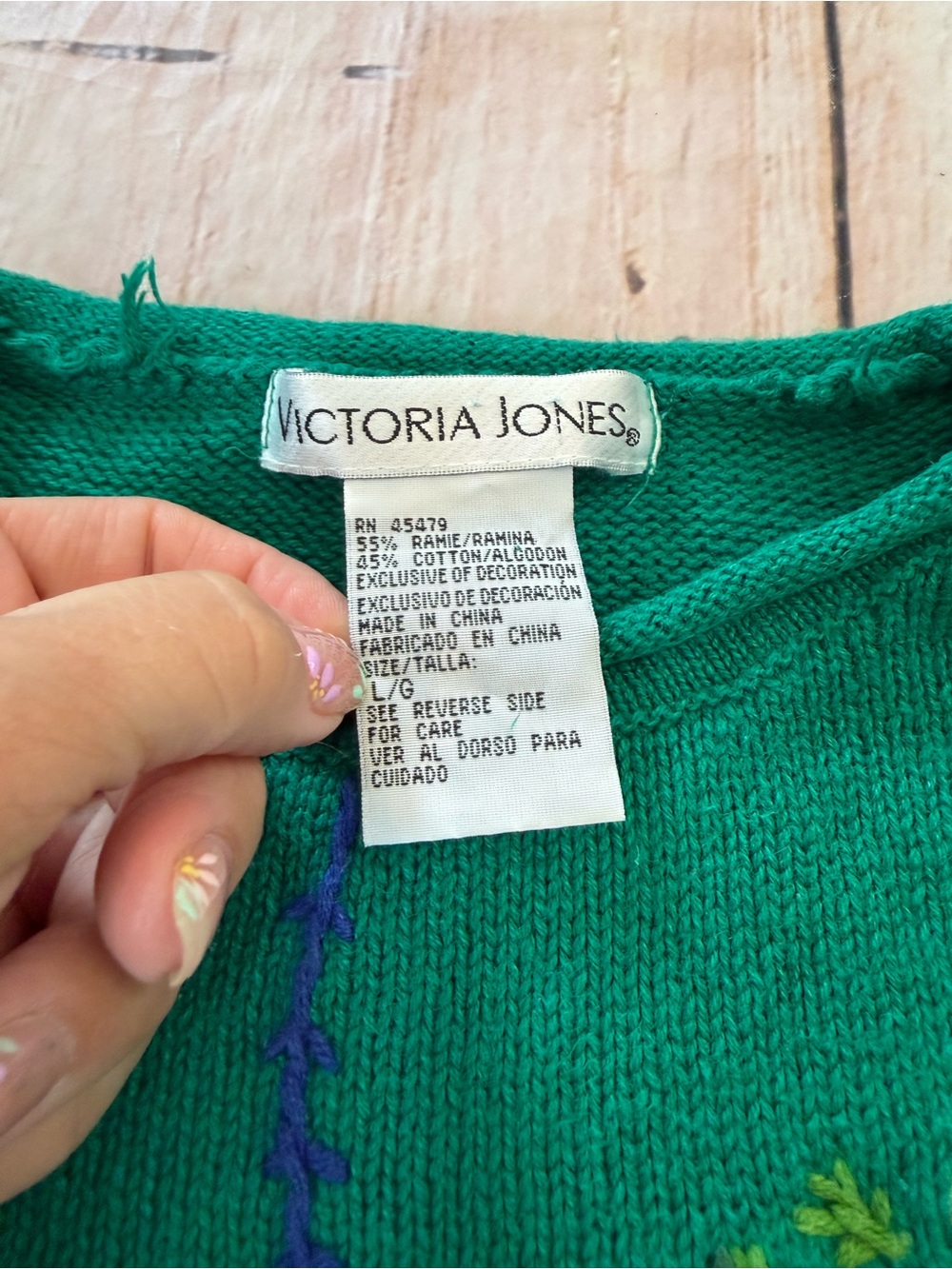 VINTAGE Victoria Jones L Green Red Poinsettia Christmas Pullover Beaded Sweater - Picture 6 of 8